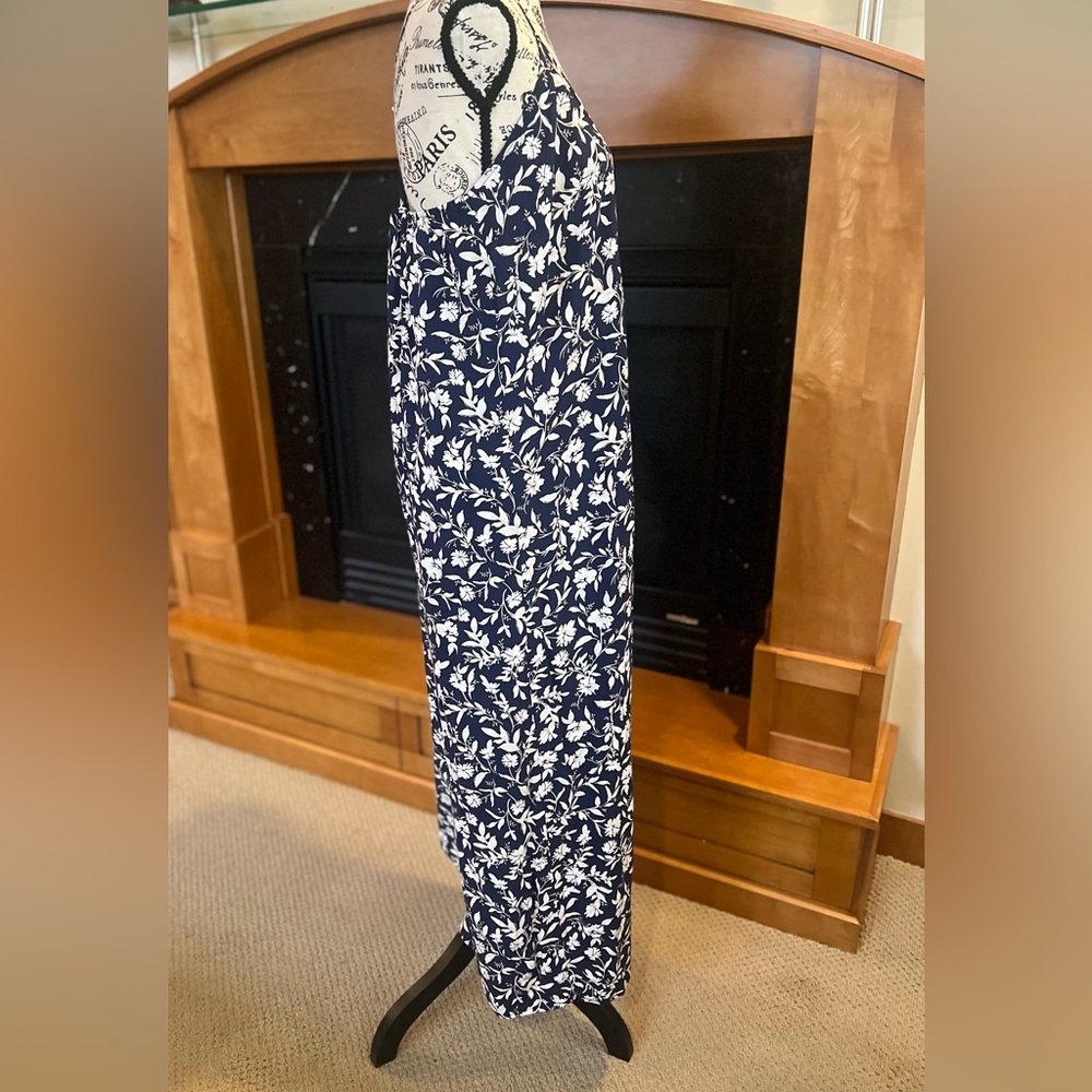 Old Navy Floral Maxi dress - Picture 2 of 8